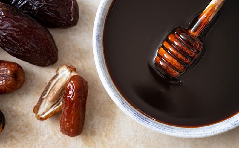 شیره خرما بندرعباس با طعم غنی و غلظت طبیعی